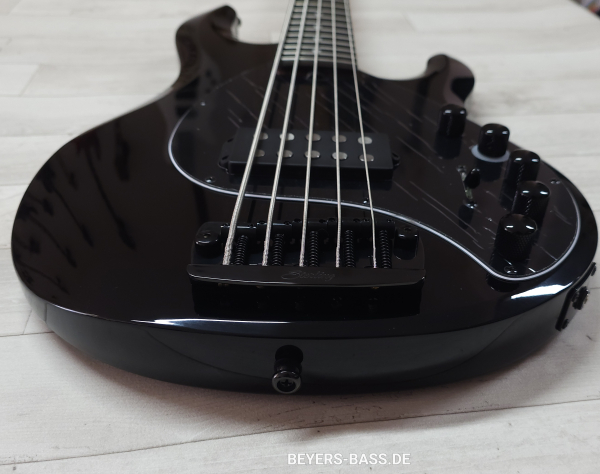 Sterling by Music Man Dark Ray 5, Black