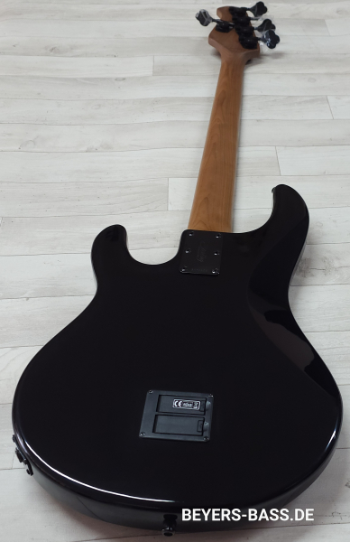 Sterling by Music Man Dark Ray 5, Black