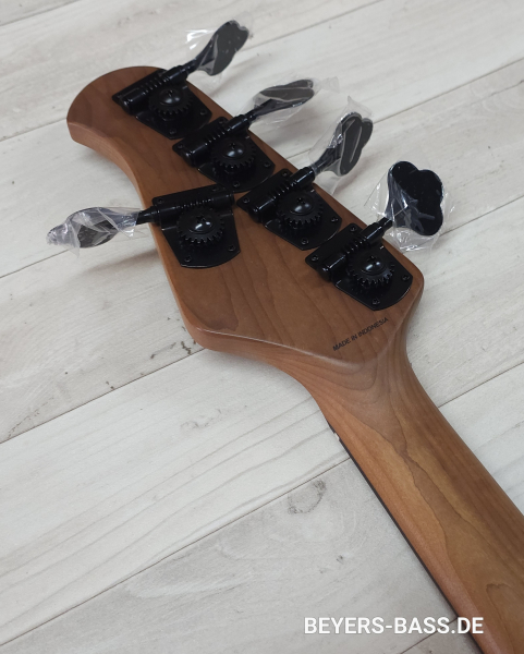 Sterling by Music Man Dark Ray 5, Black