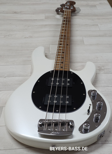Sterling by Music Man StingRay Ray34 HH, Pearl White, B-Ware