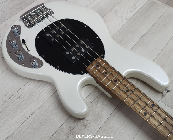 Sterling by Music Man StingRay Ray34 HH, Pearl White, B-Ware