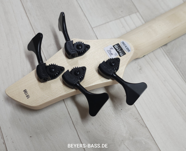 Dingwall NG3 4-String Nolly, Ducati Pearl White, Signature