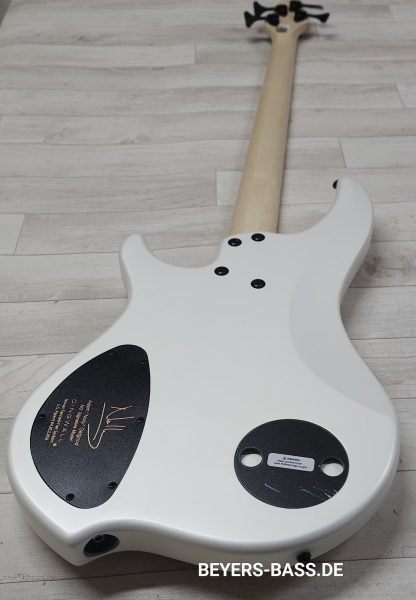 Dingwall NG3 4-String Nolly, Ducati Pearl White, Signature