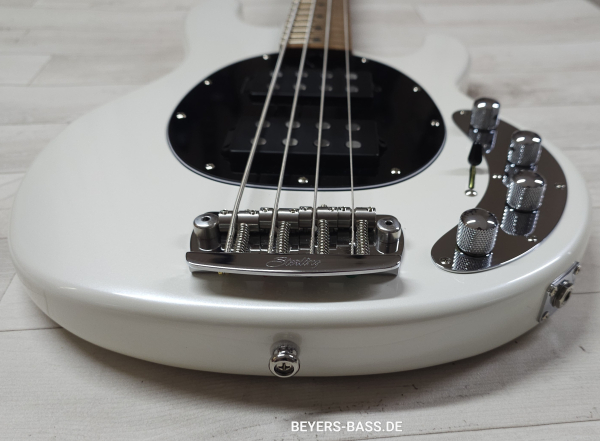 Preview: Sterling by Music Man StingRay Ray34 HH, Pearl White, B-Stock