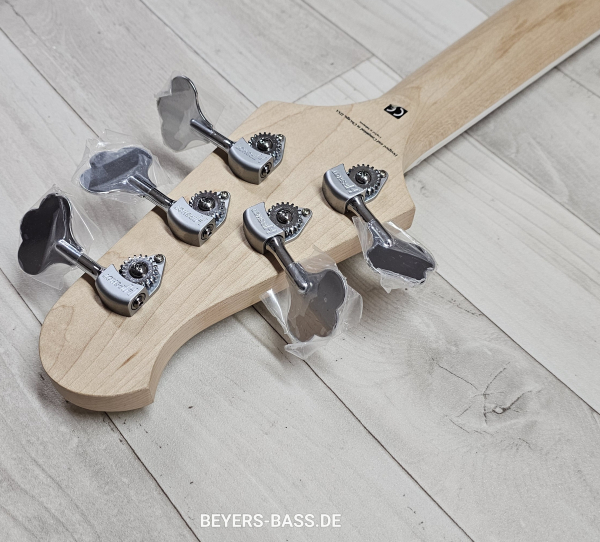 Lakland Skyline Darryl Jones 5 SDJ5 MN WP White Pearl, Signature