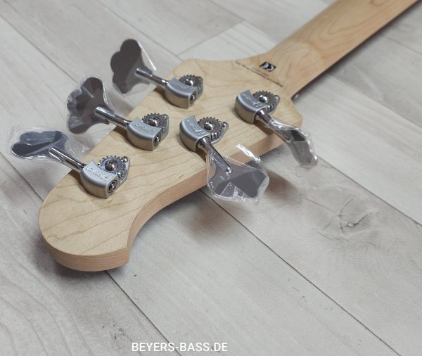 Lakland Skyline 55-60C Custom, Lake Placid Blue Gloss