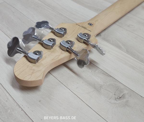 Lakland Skyline 55-02 Deluxe, Translucent Purple Gloss