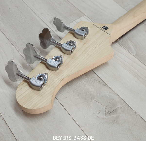 Lakland Skyline 44-51, Candy Apple Red Gloss