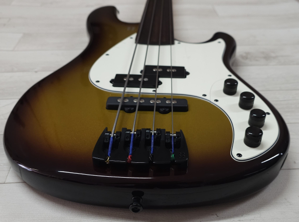 Preview: Sandberg California II VT4 Fretless, Custom Color Goldburst Highgloss, 2nd Hand