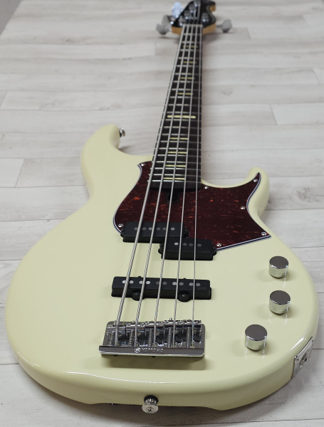 Yamaha Pro Series BBP35, Vintage White II
