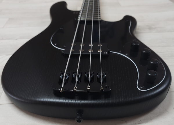 Preview: Sandberg California II Central 4 Ebony, Open Pore Black