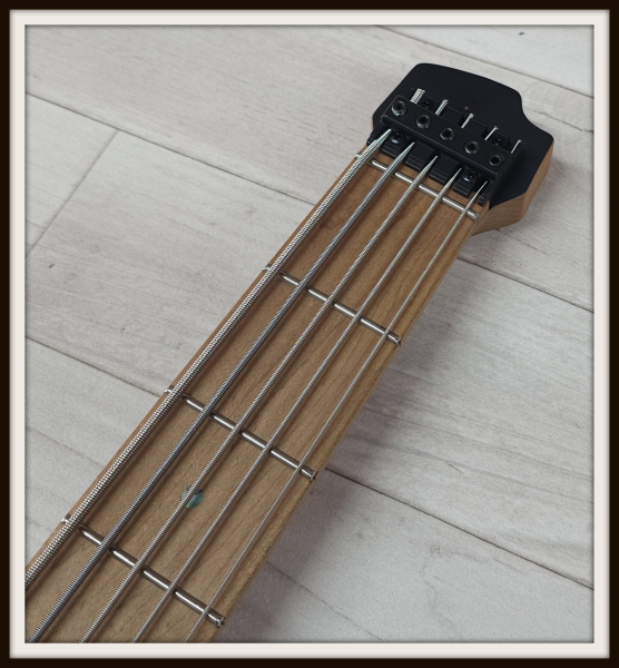 Cort Artisan Series Space 5 Headless, Star Dust Black *B-Ware*