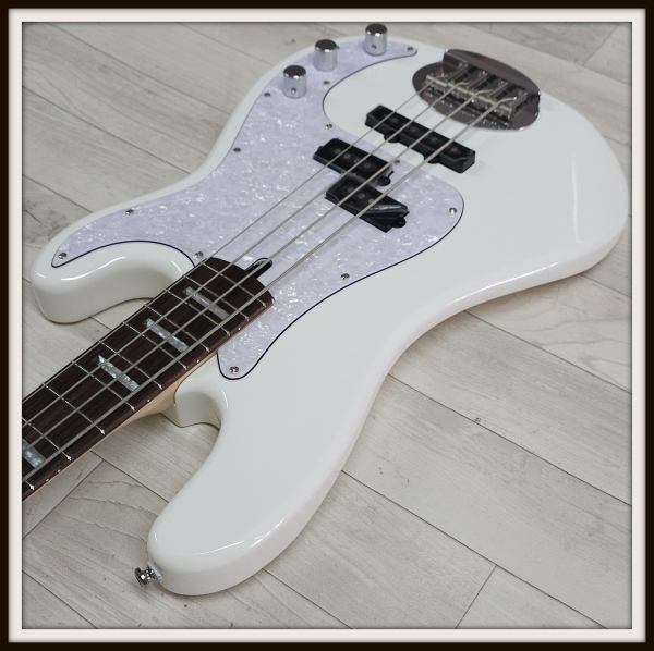 Preview: Lakland Skyline 44-64C Custom, White Gloss