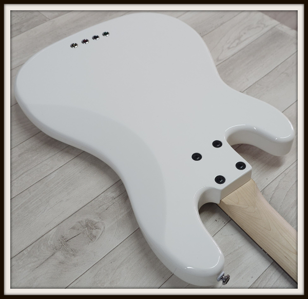 Lakland Skyline 44-64C Custom, White Gloss