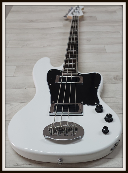 Lakland Skyline Decade, White Gloss
