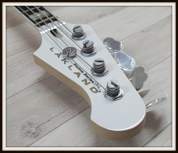 Lakland Skyline Decade, White Gloss