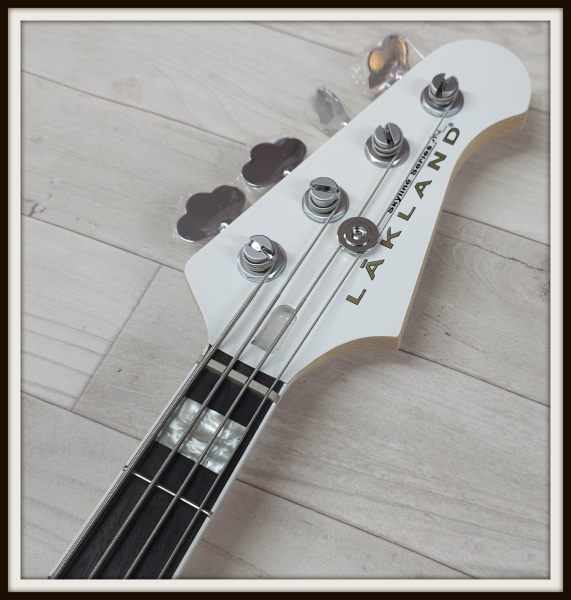 Lakland Skyline Decade, White Gloss