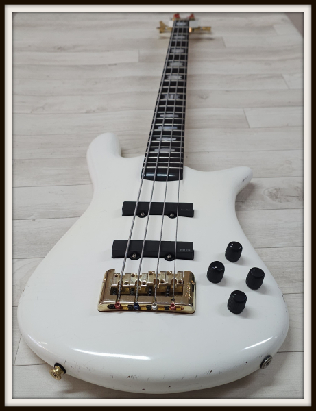 Spector Euro 4 Artist Doug Wimbish, White Relic, Signature