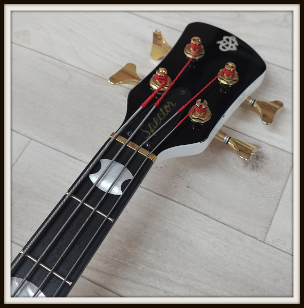 Spector Euro 4 Artist Doug Wimbish, White Relic, Signature