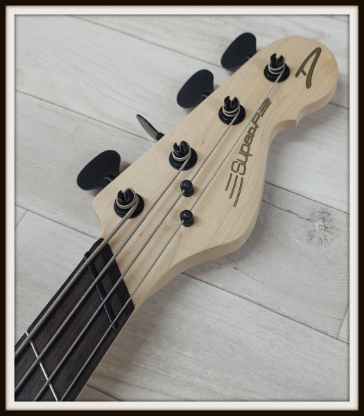 Dingwall SP1 4-String, Ducati White