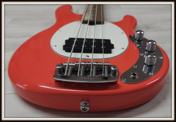 Preview: Sterling by Music Man Stingray SS4 Shortscale, Fiesta Red