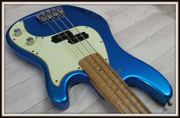 Preview: Sandberg California II VS4 Lionel Birdseye Maple Shortscale, Soft Aged Lake Placid Blue *2nd Hand*