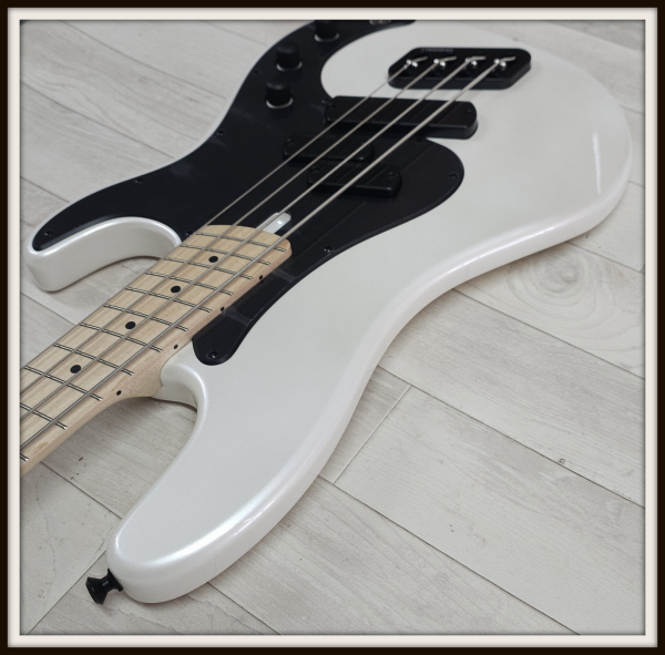 Preview: Dingwall SP1 MN 4-String, Ducati White