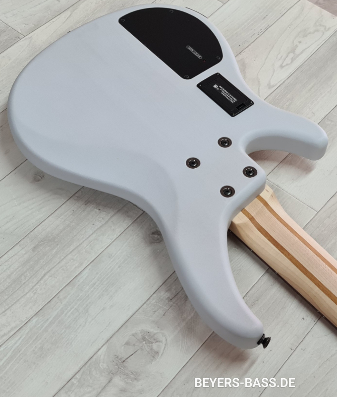 Yamaha TRBX505 TWH, Translucent White