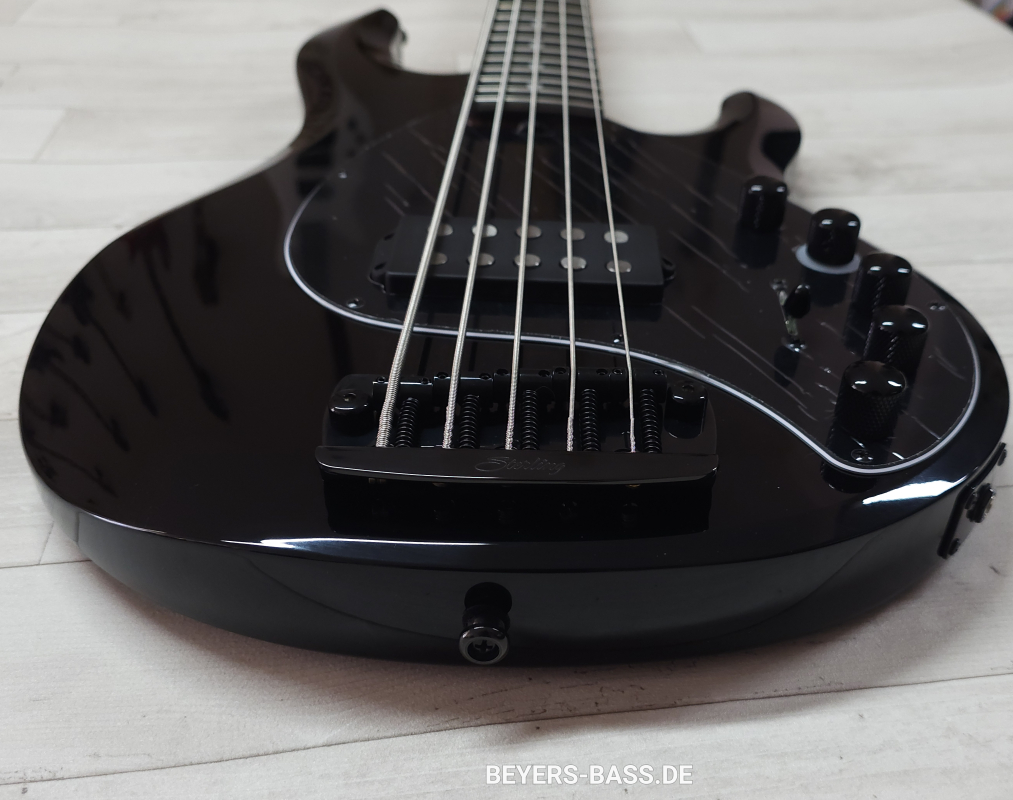 Sterling by Music Man Dark Ray 5, Black