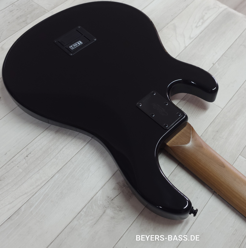 Sterling by Music Man Dark Ray 5, Black