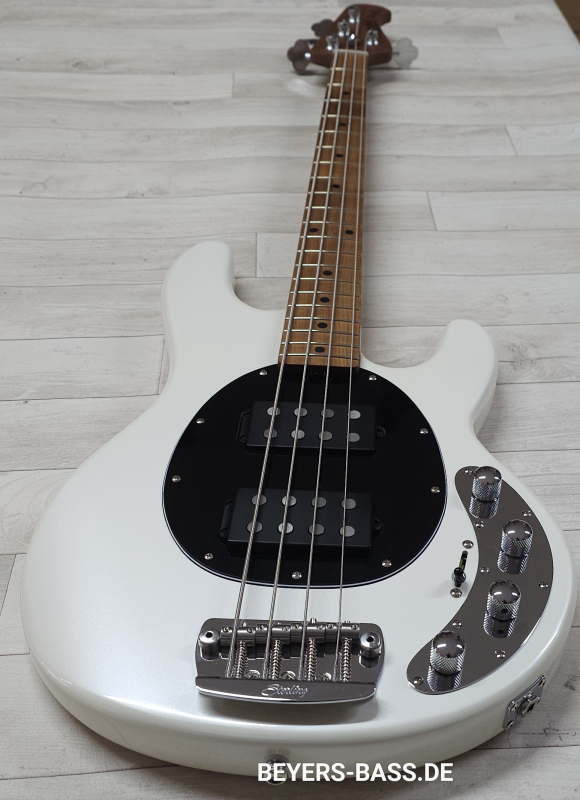 Sterling by Music Man StingRay Ray34 HH, Pearl White, B-Ware