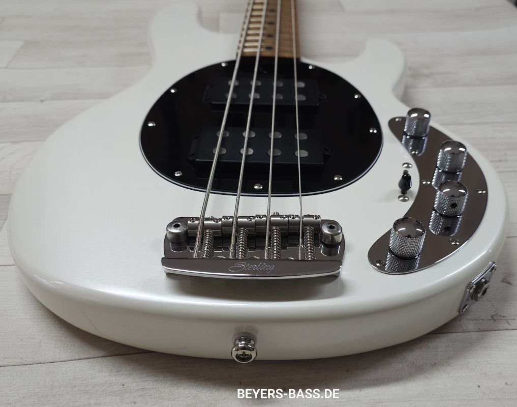 Sterling by Music Man StingRay Ray34 HH, Pearl White, B-Ware