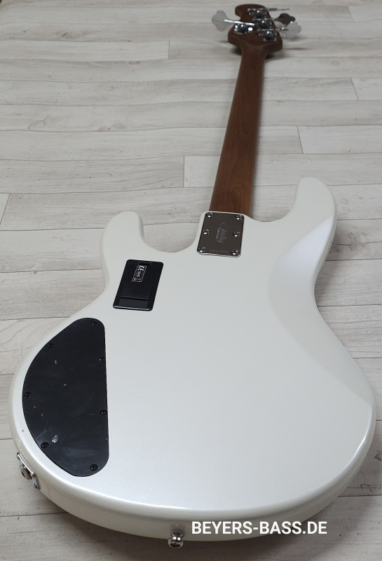 Sterling by Music Man StingRay Ray34 HH, Pearl White, B-Ware