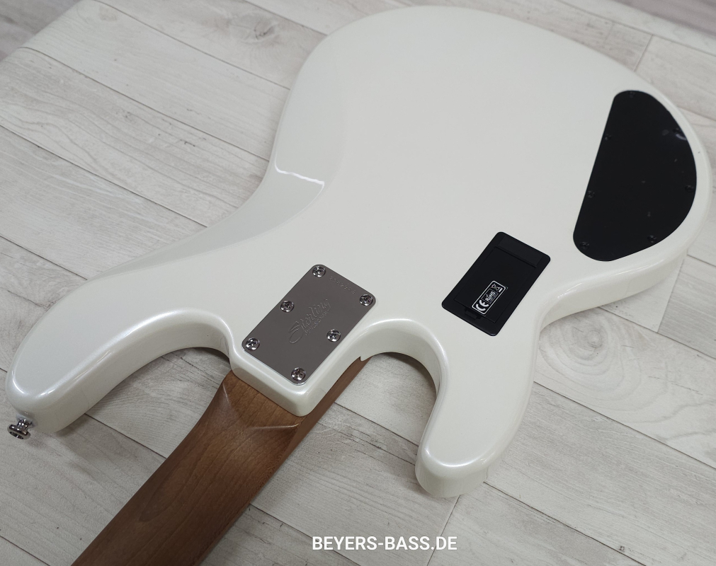 Sterling by Music Man StingRay Ray34 HH, Pearl White, B-Ware