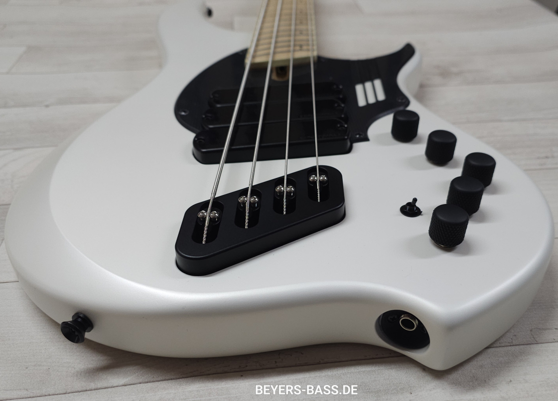 Dingwall NG3 4-String Nolly, Ducati Pearl White, Signature