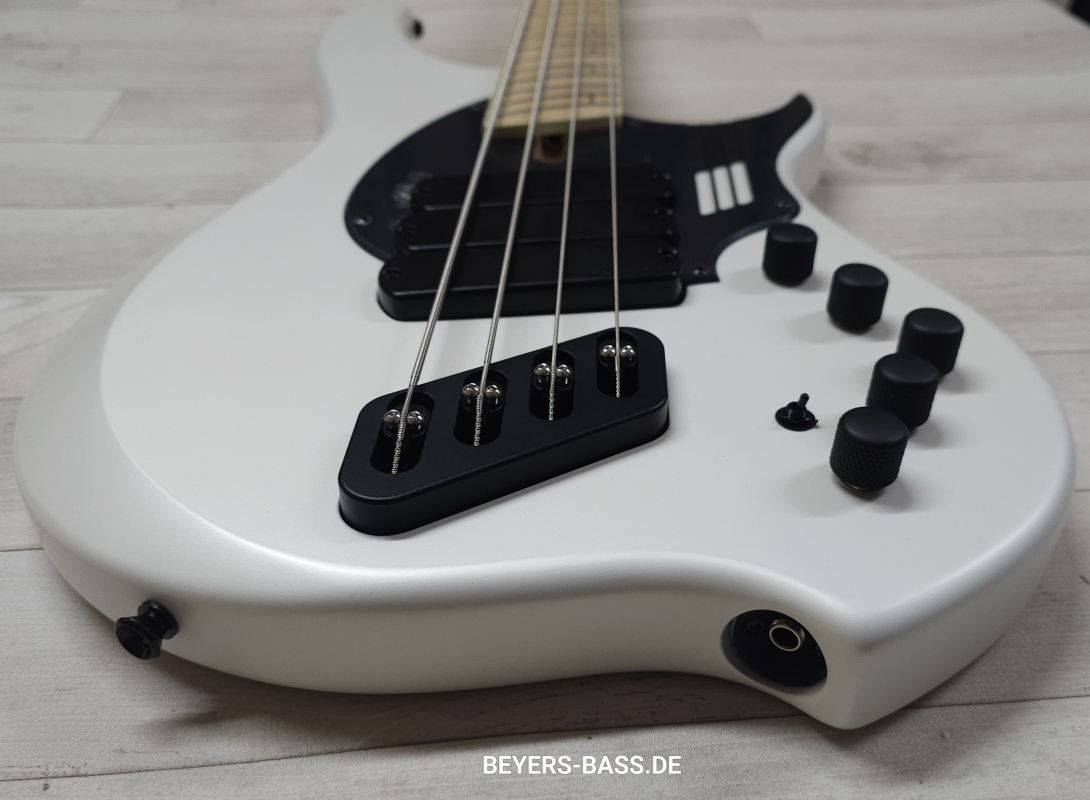 Dingwall NG3 4-String Nolly, Ducati Pearl White, Signature