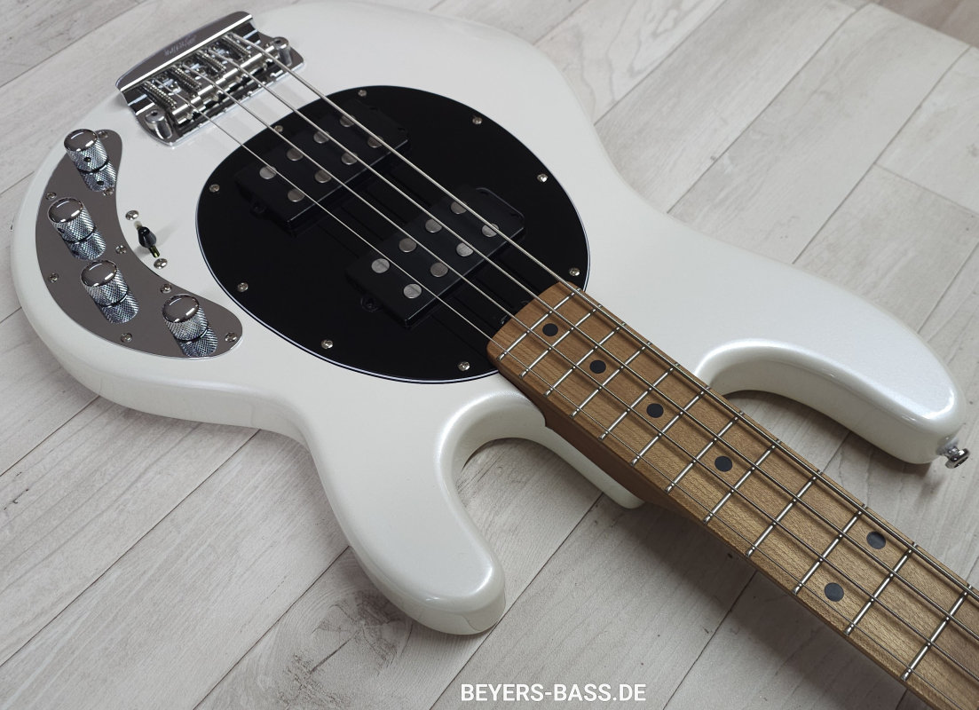Sterling by Music Man StingRay Ray34 HH, Pearl White, B-Ware