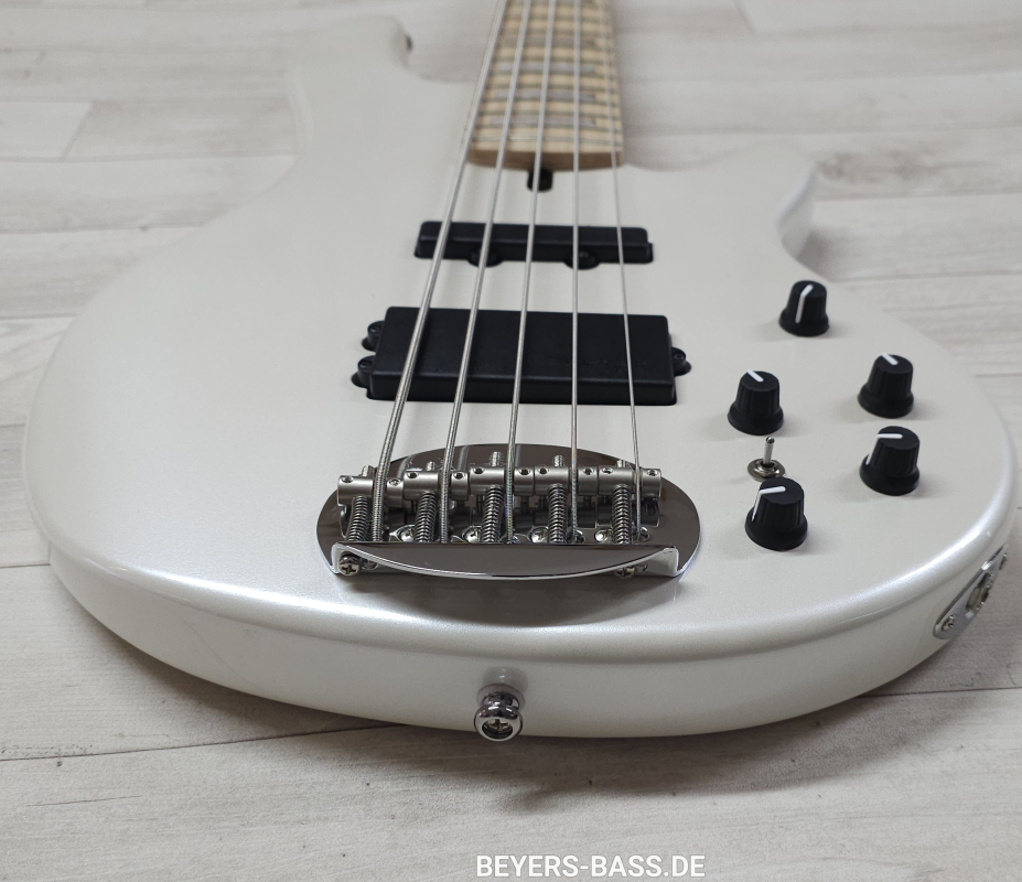 Lakland Skyline 55-02C Custom, White Pearl Gloss