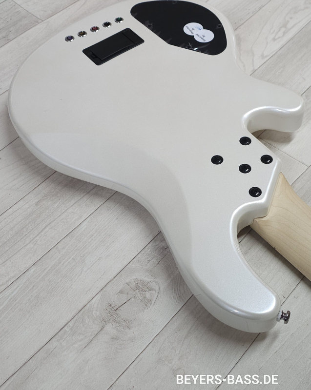 Lakland Skyline 55-02C Custom, White Pearl Gloss