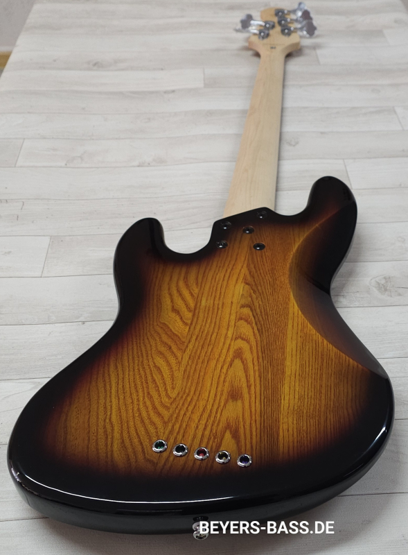 Lakland Skyline 55-60, 3-Tone Sunburst Gloss