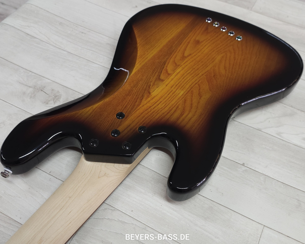 Lakland Skyline 55-60, 3-Tone Sunburst Gloss