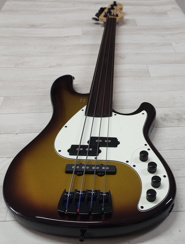 Sandberg California II VT4 Fretless, Custom Color Goldburst Highgloss, 2nd Hand