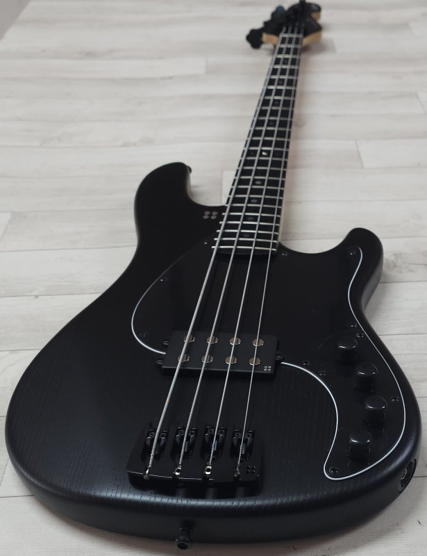 Sandberg California II Central 4 Ebony, Open Pore Black