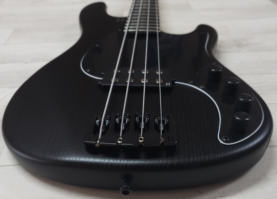 Sandberg California II Central 4 Ebony, Open Pore Black
