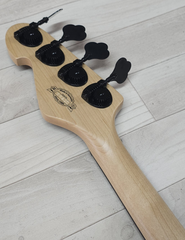 Sandberg California II Central 4 Ebony, Open Pore Black