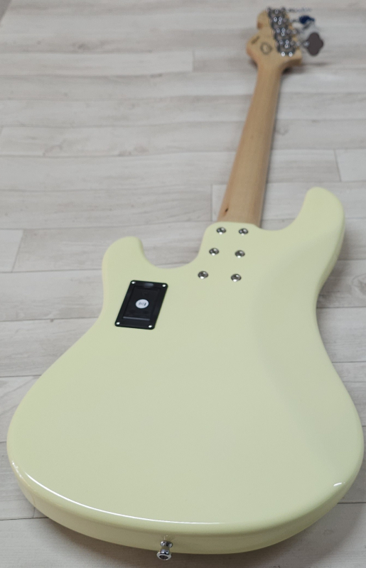 Sandberg California II VS4 Lionel Shortscale Greenline Custom, Highgloss Creme