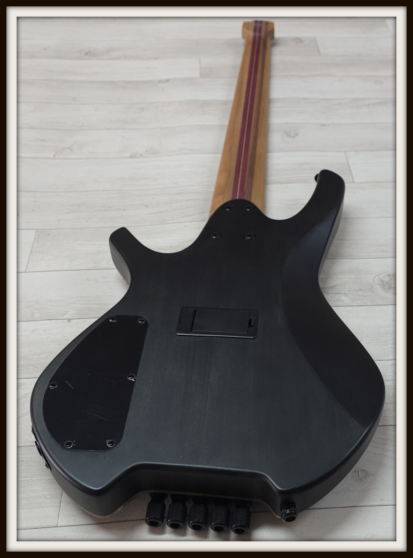 Cort Artisan Series Space 5 Headless, Star Dust Black *B-Ware*
