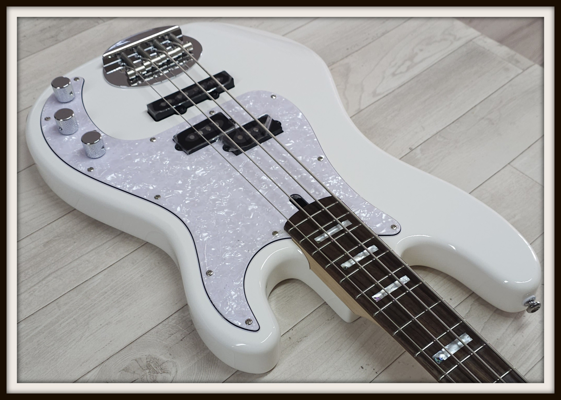 Lakland Skyline 44-64C Custom, White Gloss