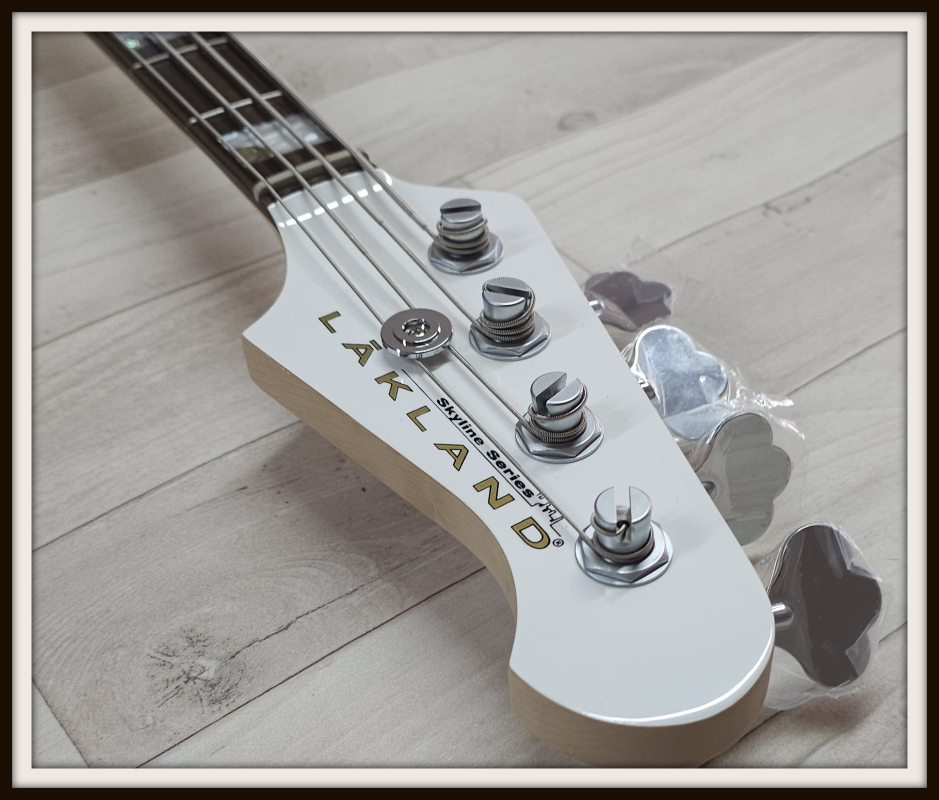 Lakland Skyline 44-64C Custom, White Gloss