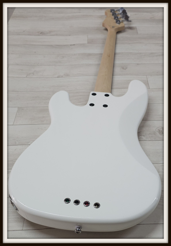 Lakland Skyline 44-64C Custom, White Gloss